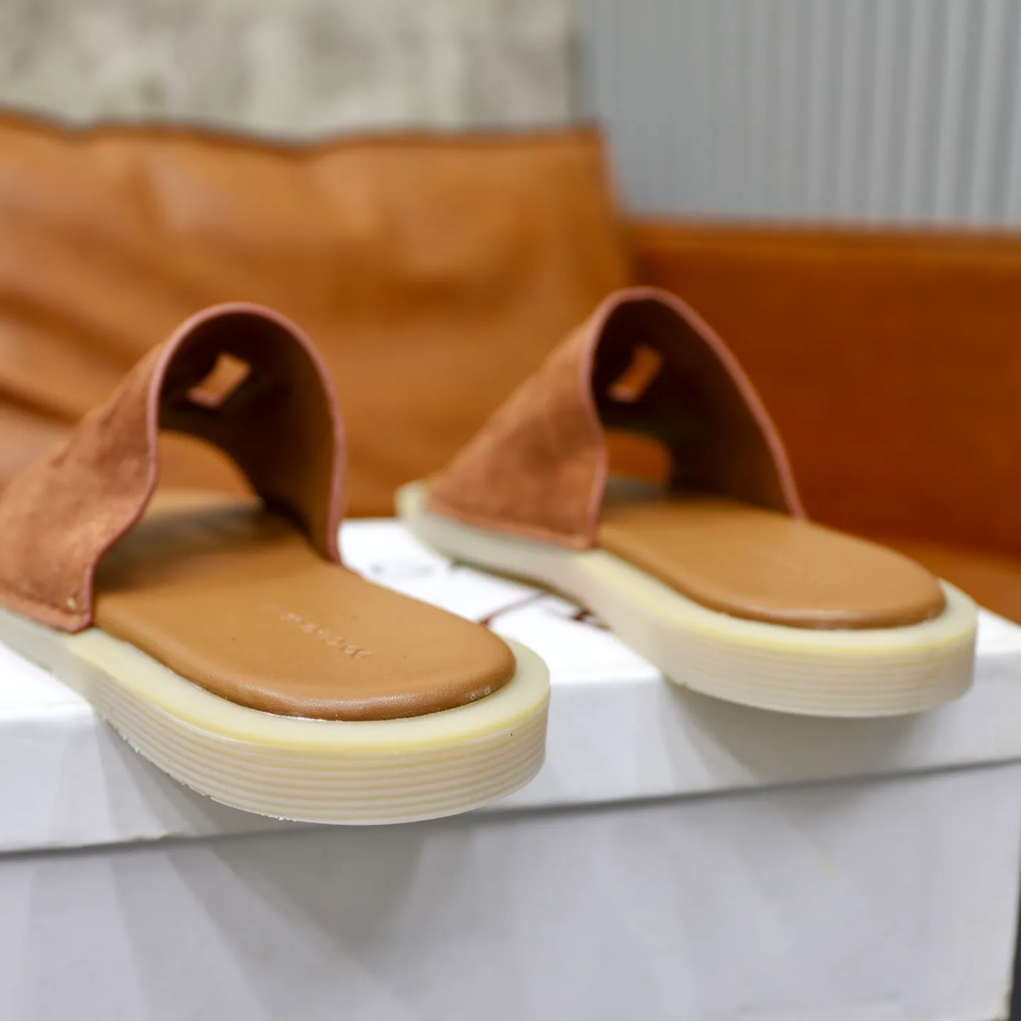 Ex-factory price: 340💰🙅‍♂️🙅‍♂️🙅‍♂️ Brand: DG Standard code: 38-44 (45 customized) Grade: Same as the official website Material: Original leather design Original lightweight wear-resistant molded outsole Style category: Men's fashion sandals Distinguished luxury brand elements Top luxury Color: Actual picture color
